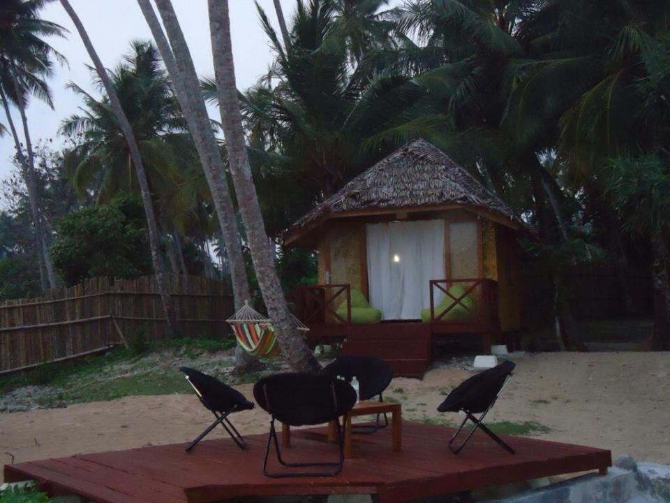Simeulue Surflodges Lasikin Luaran gambar